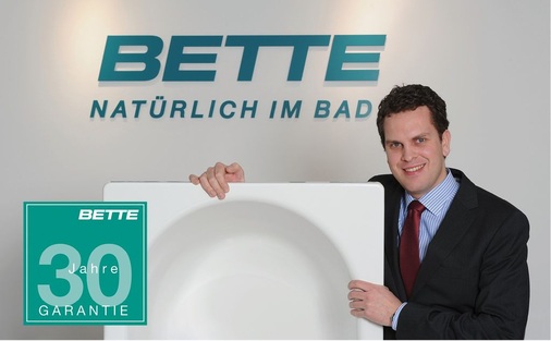 Thilo C. Pahl: „Für Handel und Handwerk bedeutet die 30-jährige Garantie ­Sicherheit und ein zusätz­liches Verkaufsargument, da wir sie nur beim Einbau durch das Fachhandwerk gewähren.“