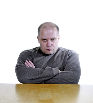 Wer die Körpersprache des Kunden im Auge behält, bemerkt frühzeitig, wenn ­seine ­Argumente auf Ablehnung stoßen, und kann gegensteuern.