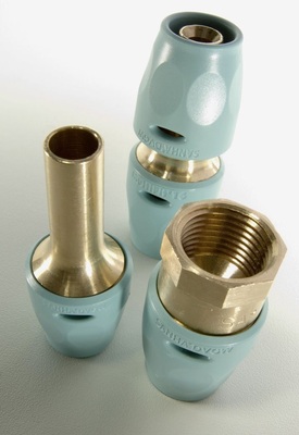 Das 3fit-Push-System wird in den Außendurchmessern von 14 mm bis 20 mm angeboten und ist für drei Rohrwerkstoffe ausgelegt. Der Einsatz in Industrieanwendungen — Freigabe erfolgt auf Anfrage — ist möglich. www.sanha.com