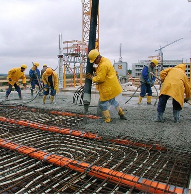 Gebäude mit Betonkerntemperierung haben ein höheres Abschalt- und Verschiebepotenzial als solche mit abgehängten Decken und Nur-Luft-Klimaanlagen.