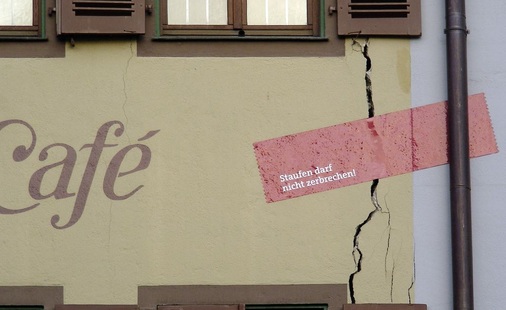 Seit 2008 ist der Absatz von erdgekoppelten Wärmepumpen rückläufig. Offenbar haben Projekte wie in Staufen, Wiesbaden, Leonberg und Schorndorf die Branche in Verruf gebracht.