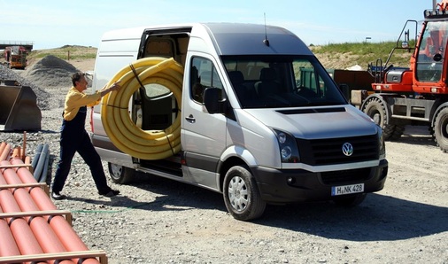 Der mittlere Radstand bei mittelhohem Dach (Stehhöhe 190 cm) gilt im Handwerksbetrieb als guter Kompromiss. Gut 10 m³ und mehr als 1300 kg Nutzlast können dann drin sein.