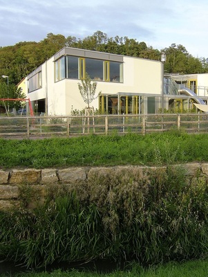 Zwei Wärmepumpen Tecalor TTF 20 GM sorgen im Kinderhaus für behagliche Wärme.