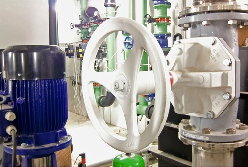 Für die zulaufseitige Absperrung der Druckerhöhungsanlagen wurden Sisto-Membranventile eingesetzt.