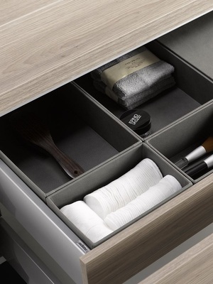 Schübe mit Aufteilungen sorgen auch in der Lade für Ordnung.