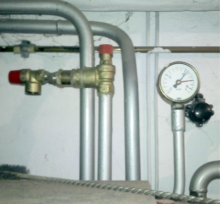 Auch die Heizung wurde mit einem zweiten Sicherheitsventil ­„optimiert“.