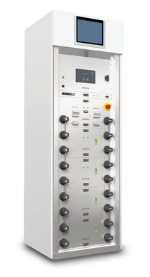 Vereint Energie­manage­ment und Speicherung: der E3-Tower von Schüco.