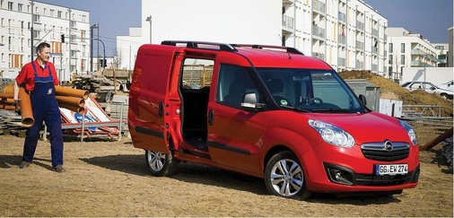Der Opel Combo Kasten (hier kurzer Radstand) bietet ein Volumen hinter der Trennwand von 3,4 m³, die Maxi-­Version 4,2 m³.