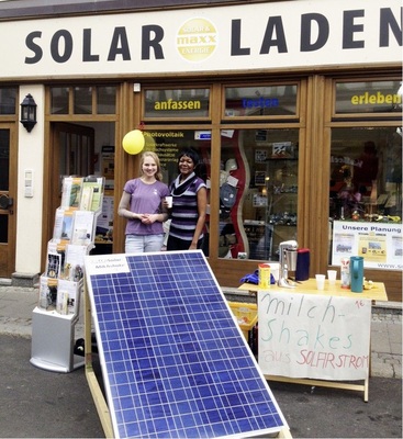 Bei Maxx Solar aus Erfurt gab es vor dem Ladengeschäft solare Milchshakes — passend zum Leitbild ­„anfassen, testen, erleben“.