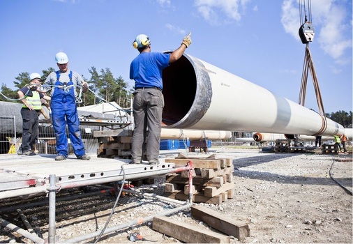 Erdgas bietet sich als Ersatz für fehlende Stromtrassen zwischen Nord- und Süddeutschland an. Der Bau von Stromtrassen wäre schon durch die Montagekapazitäten begrenzt.