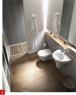 Immer häufiger fliegt die Wanne raus. Hier in einem typischen Schlauchbad — wo früher die Badewanne stand, wurde der Platz für eine großzügige Dusche genutzt.