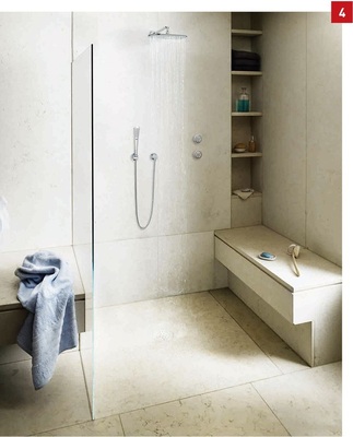 Ablageflächen und Sitzbänke im Duschbereich sorgen für griffbereite Dusch­utensilien, mehr Komfort und Atmosphäre. - © Keuco
