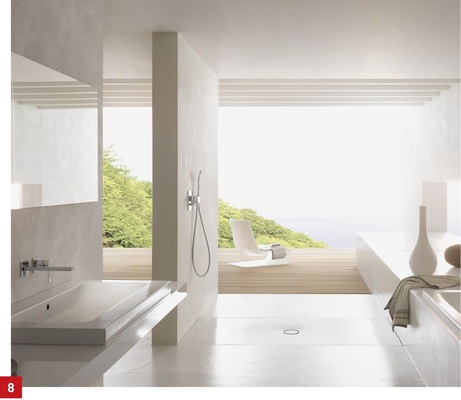 Duschplätze, die zu drei Seiten offen sind, sollten riesig sein und nicht an Laufzonen grenzen.