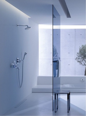 Ein-/Austritte sollten bei Duschtür-Verzicht nicht in Laufzonen liegen. - © Keuco
