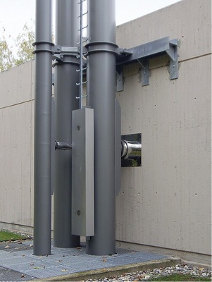 Teil einer dreiteiligen Stahl­kamin­anlage: Das Innenrohr für einen Pelletkessel mit 540 kW hat einen Durchmesser von 350mm. - © Raab
