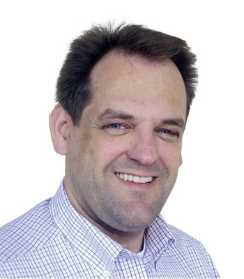 Alexander Schackert von Schackert aus Lahstedt.„Fahren Sie mit angezogener Handbremse Auto? Oder lassen Sie Ihr Auto mit Standgas in der Garage laufen, weil sie im Laufe des Tages noch einmal losfahren müssen? Genau das passiert bei einer Heizungsanlage ohne hydraulischen Abgleich. – Unsere Firma nimmt 20 hydraulische Abgleiche im Jahr vor. Betriebe, die aktiv den Abgleich anbieten, werden von den Verbrauchern als kompetenter angesehen, schaffen Vertrauen und heben sich von der Masse der Betriebe ab.“