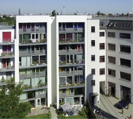 Testobjekt Mehrfamilienhaus: Acht Familien erhalten hier Heizwärme und Warmwasser über eine Gas-Absorptionswärmepumpe von Robur.