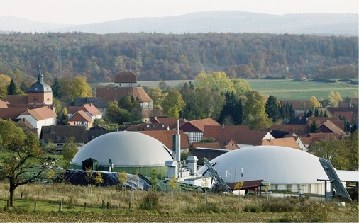 Biogasanlagen können in einem virtuellen Kraftwerk sowohl Grundlast als auch ­Spitzenlast bereitstellen.