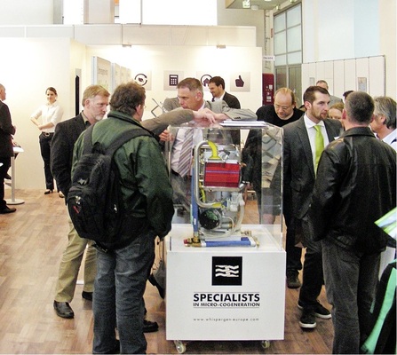 Auf der Kongress­ausstellung unschwer zu erkennen: Das Interesse des Heizungshandwerks an Stirlingmotor-Heizgeräten ist ungebrochen.