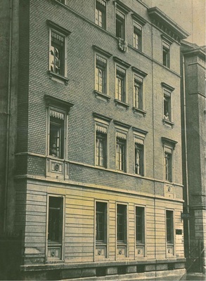 Der erste Firmensitz war ab 1887 in der Blumenstraße 8 in Stuttgart.