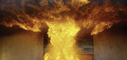 Baulicher Brandschutz muss die ­ Ausbreitung von Feuer und Rauch verhindern bzw. ­ausreichend lange verzögern.