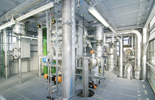 Dieser Heat-Pipe-Reformer von Agnion Technologies wandelt Holzabfall fast schadstofffrei zu Holzgas um. Die Anlage liefert 388 kWel und 630 kWth.