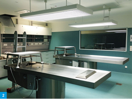 Wasseranschlüsse zu medizinischen Einrichtungen oder Pathologie, müssen immer gegen Flüssigkeitskategorie 5 abgesichert werden und dürfen keine unmittelbare Verbindung zum Trinkwassernetz haben.