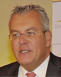 Dr. Dieter Steinkamp, Vorstandsvorsitzender Rheinenergie AG: „Die Unsicherheit verängstigt Verbraucher und irritiert Investoren.“