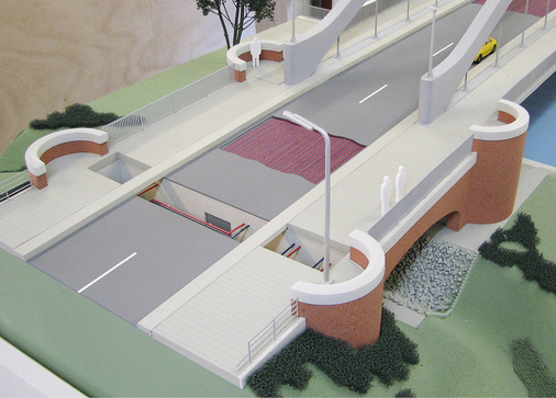 Von außen sieht an der Brücke nichts spektakulär aus, denn die Technikzentrale ist in einem der vier Widerlager platziert.