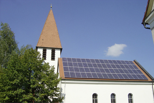 Schon 2007 beauftragte die evangelische Kirchengemeinde von Schnaittach die Firma Kreuz mit einer Photovoltaikanlage. Ihr Motto: „Die Schöpfung bewahren“. - © Kreuz
