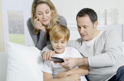 Die Fernbedienung per Smartphone oder Tablet vom Sofa aus wird bald Standard sein — fast alle Hersteller haben sie jetzt im Angebot.