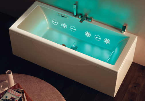 Endlich sehen Düsen von Acryl-Whirlwannen cool aus: Hydromassage ­Hydroline von Teuco.