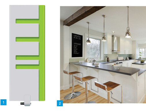 1 Bei der Konzeptlinie 1 von Vogel & Noot wurden Bi-Color-Lacke mit 3D-Effekt verwendet, die ein interessantes Geometrie- und Farbenspiel zeigen.2 Die mattschwarze Oberfläche der Welltherm-Infrarot­heizung an der Wand dient nicht nur als beschreibbare Tafel, sie heizt auch den Küchenraum gleichmäßig durch Strahlung.