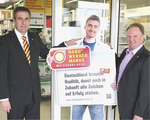 Handel und Handwerk wollen die Ziele der Handwerkermarke gemeinsam nach vorne bringen (v.l.): Benedikt Mahr (Vorsitzender des Großhandelsverbandes DG-Haustechnik) und Frank Brückner, Botschafter der Handwerkermarke in Bayern.