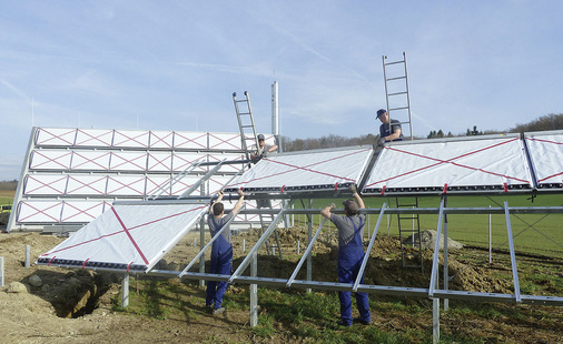 Auch in Büsingen nahe zur Schweizer Grenze setzt Ritter XL Solar ein solarthermisches Großprojekt für Fernwärme um. Die Kollektorfläche beträgt 1090 m².