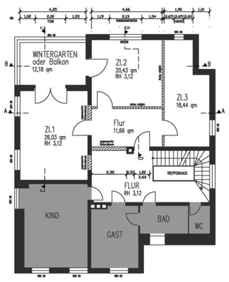 Ein Grundriss mit Herausforderung bildete die Basis für die Planung: Mehrere große Räume standen für das Bad und angeschlossene Funktionen zur Verfügung.