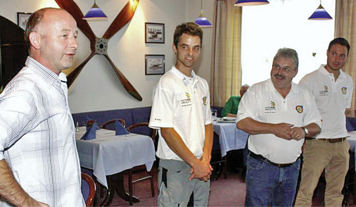 Sachsens Geschäftsführer Sven Fischer (l.) konnte zur Abendveranstaltung des Ehrenamtskollegs auch den deutschen SHK-WorldSkills-Teilnehmer Matthias Köfer aus Bayern und Josef Bock, Leiter des SHK-Bundesleistungszentrums, begrüßen.