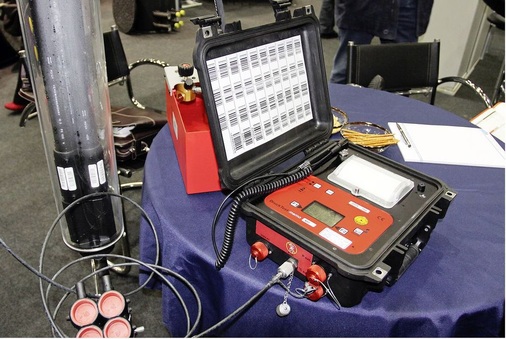 Messsystem von HDG-EWS nach den Anforderungen der Leitlinien ­Qualitätssicherung Erdwärmesonden. Je nach Einsatz kann das Gerät zur Verpressung, Druckprüfung oder Funktionsprüfung eingesetzt werden.