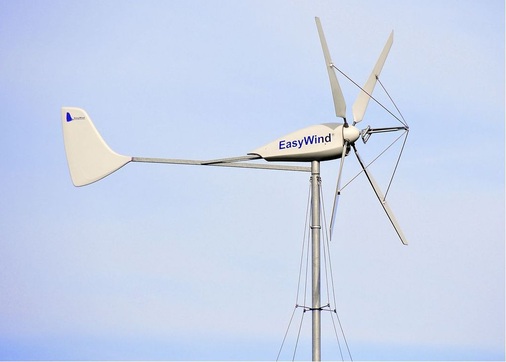 Horizontalrotor von Easywind aus Enge-Sande im Norden ­Deutschlands. Das Unternehmen ist schon seit Jahren in Sachen Kleinwindkraftanlagen unterwegs. - © Juettemann
