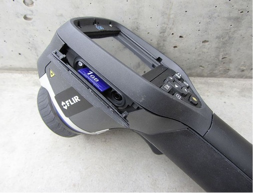 Ein Wechselspeicher ermöglicht die schnelle Datenübertragung und schafft unterwegs Speicher­reserven.