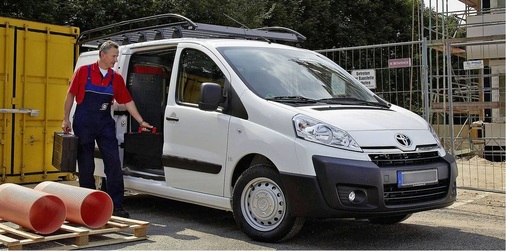 Toyota hat den Transporter ProAce in zwei Längen im Programm — hier die Normallänge, die bereits 5 m³ im Frachtraum aufnimmt.