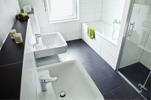 Bodenebene Duschen schaffen Großzügigkeit im Bad und machen die Dusche barrierefrei zugänglich.