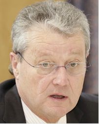 ZVSHK-Präsident Manfred Stather: „Die große Koalition will ein neues Programm ‚Altersgerecht umbauen’ auflegen, mit Investitionszuschüssen ausstatten und damit das bestehende KfW-Darlehensprogramm ergänzen.“