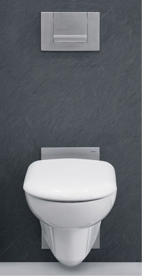 Höhenverstellbares WC mit Abdeckplatte aus gebürstetem Chromstahl. Durch die Spindeltechnik lässt sich die Höhe der Keramik relativ einfach verstellen.