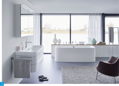 Schöne Morgenstimmung mit natürlichem Lichteinfall — die Einstimmung auf den Tag beginnt im Bad. Diese Stimmung kann auch mit einer guten Lichtinszenierung geschaffen werden.