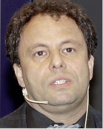 Prof. Carsten Wemhöner, Hochschule Rapperswil: „Es zeichnet sich ab, dass mit der Einführung des Netto-Null-Energie-Gebäudes als Standard die Wärmepumpen zum dominanten Heiz- und Kühlsystem werden.“