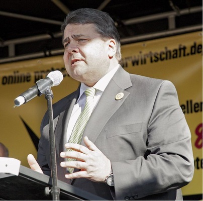 Bundeswirtschaftsminister Sigmar Gabriel sorgt für Aufruhr: Neben deutlichen Kürzungen der Fördersätze für Wind- und Solarstrom sollen für Eigenverbrauch von Solarstrom EEG-Umlagen fällig werden. - © BSW Solar
