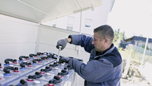 Vor allem das Marktsegment ­Solarstromspeicher sollten Installateure nicht aus den Augen verlieren. Hier ist mittelfristig mit guten Marktchancen zu rechnen.