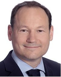 Wolfram Schweickhardt, KfW: „Mit über 2200 genehmigten Anträgen für die Förderung von Solarstromspeichern befindet sich die Nachfrage nach dem KfW-Programm am oberen Rand unserer Erwartungen.“