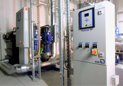 Reicht der aus der öffentlichen Trinkwasserversorgung zur Verfügung stehende Mindestversorgungsdruck nicht aus, um an allen Entnahmestellen den nötigen Fließdruck bereitzustellen, ist die Installation einer Druckerhöhungsanlage erforderlich.